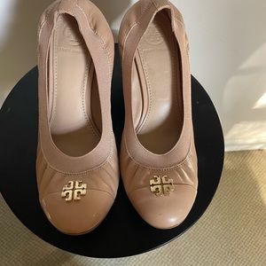Barely worn Tory Burch wedge in size 6.5